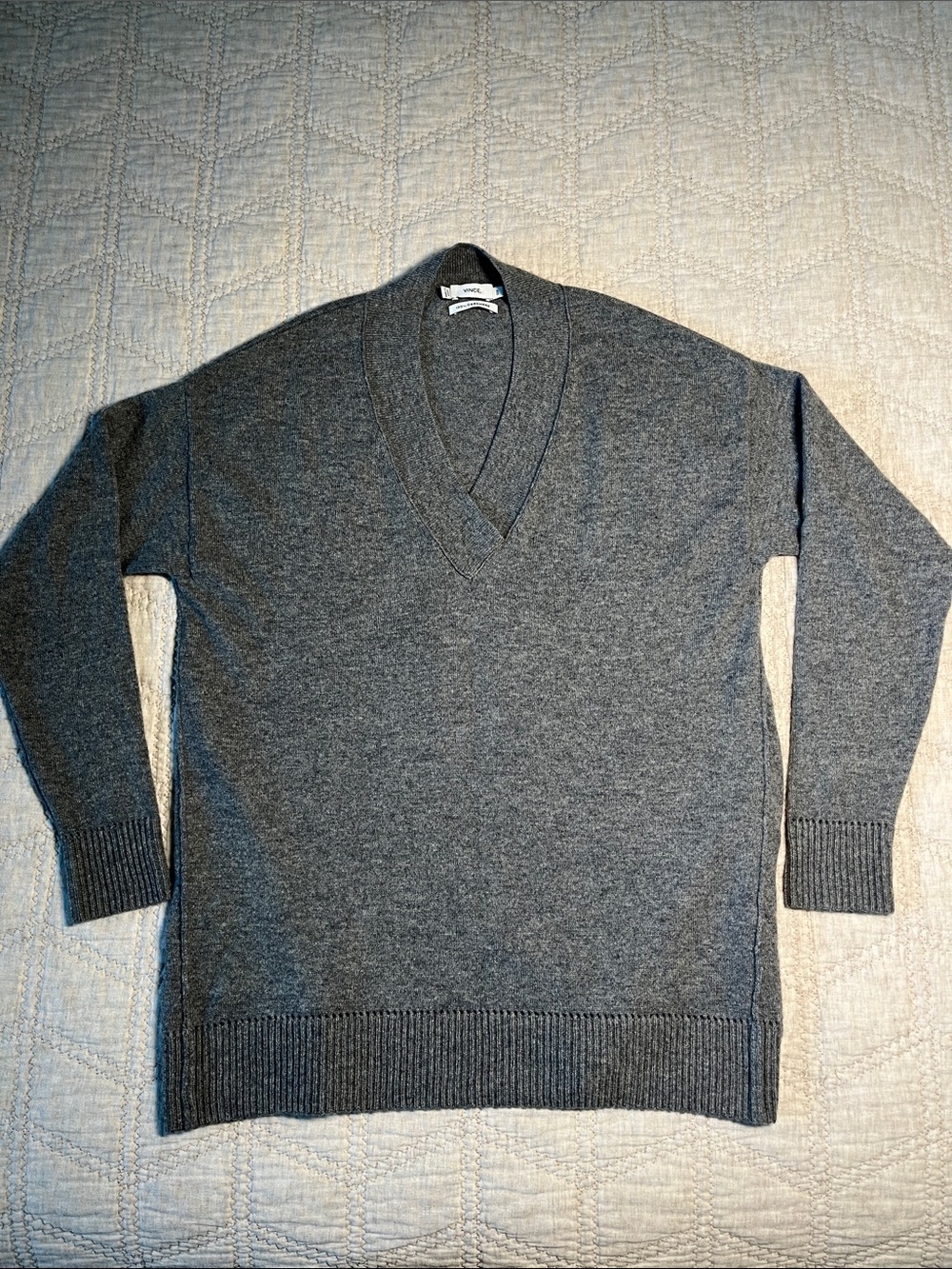 Vince Grey 100% Cashmere V-Neck Sweater Minimalist Classic Timeless